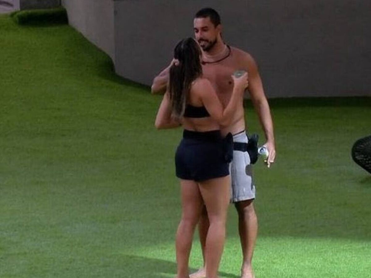 BBB 25: Maike morde, aperta o pescoço e puxa o cabelo de Renata; web pede expulsão