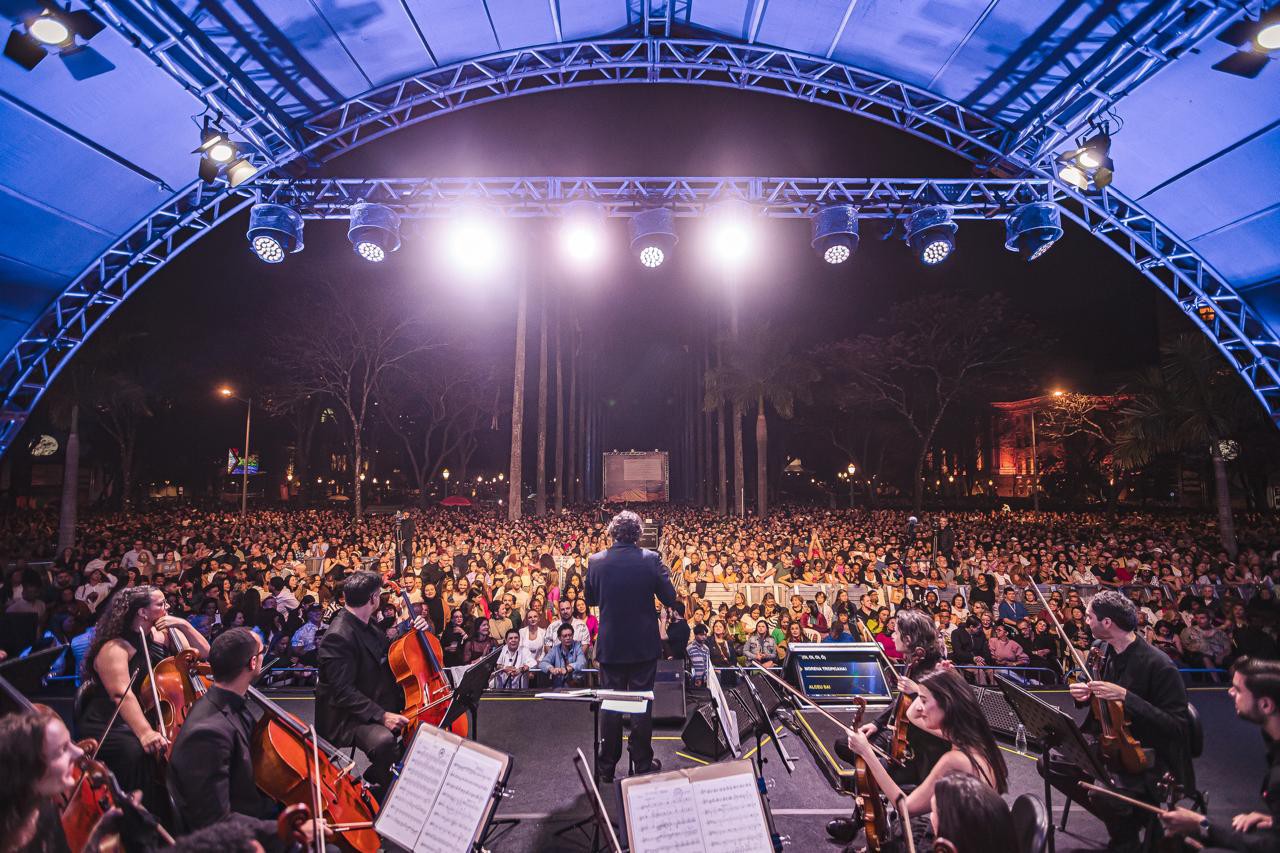Orquestra Ouro Preto se apresenta com Alceu Valença na Praça Sete 