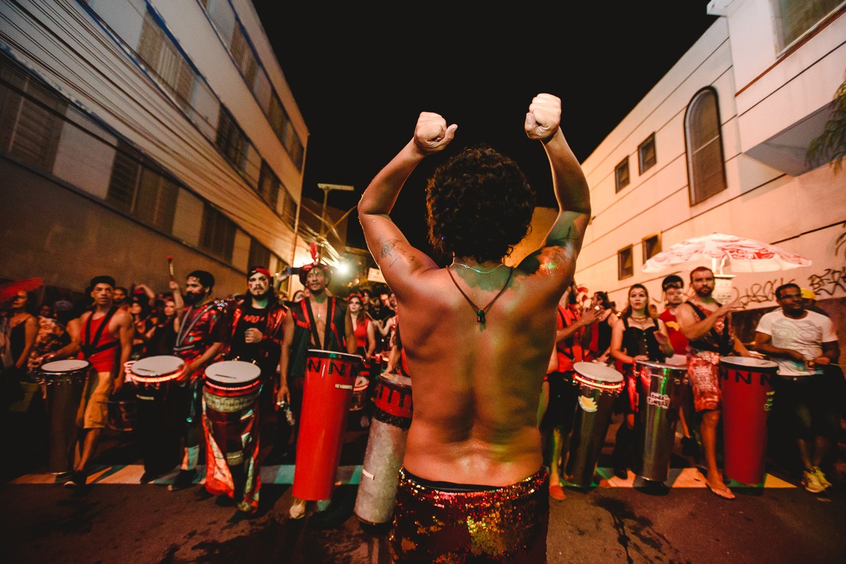 Desfile do bloco Roda de Timbau em BH