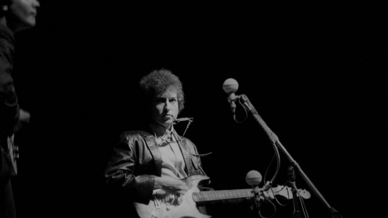 Bob Dylan e sua Fender Stratocaster no Newport Folk Festival de 1965
