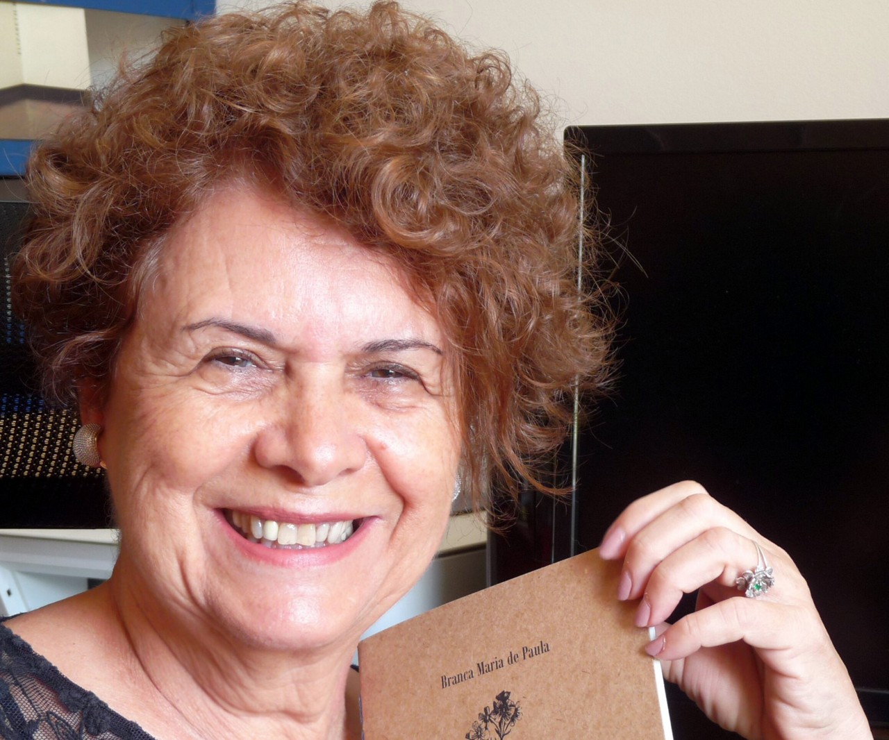 Branca é mineira de Aimorés, tendo estreado na literatura em 1978