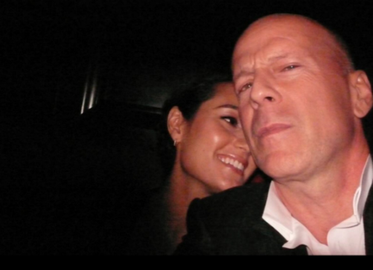 Emma Heming ao lado do marido, o ator Bruce Willis
