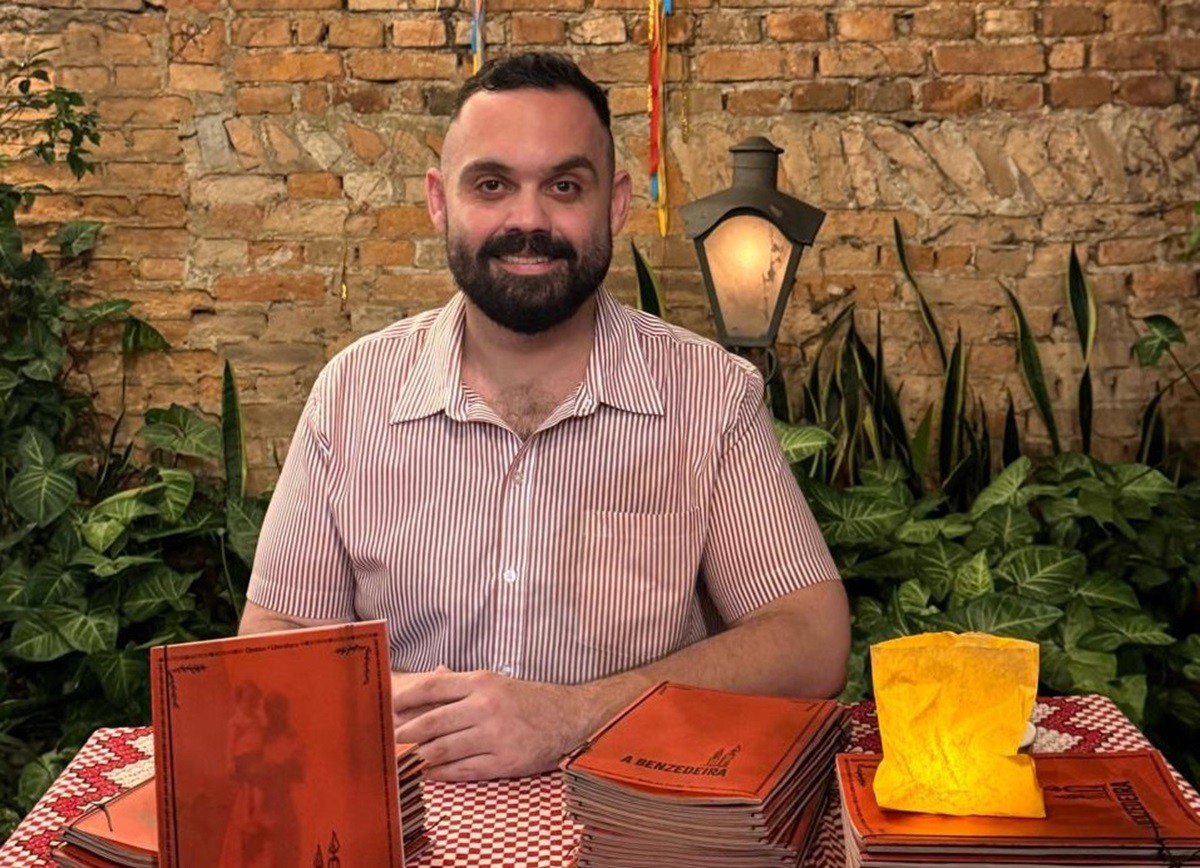 Bruno H Castro lança “A Benzedeira”, cordel que une Dona Jovelina a Guimarães Rosa