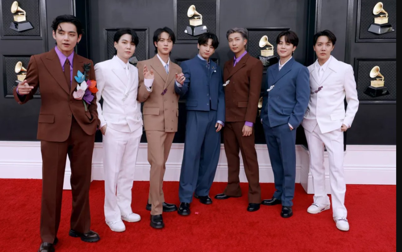 A banda BTS estava em hiato para que seus membros realizassem suas obrigações no serviço militar sul-coreano e focassem em suas carreiras solo
