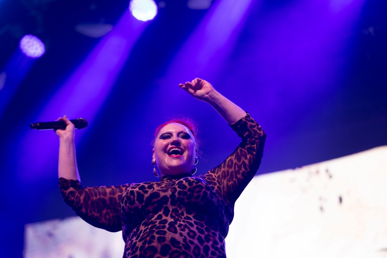 Beth Ditto, vocalista da banda Gossip, conduziu a plateia com seu carisma e bom humor