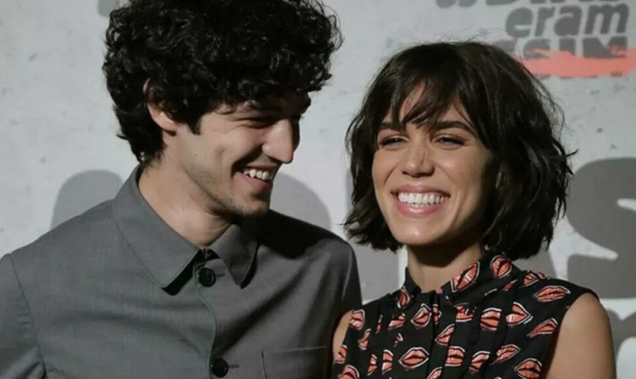 Gabriel Leone e Carla Salle estão juntos desde 2016