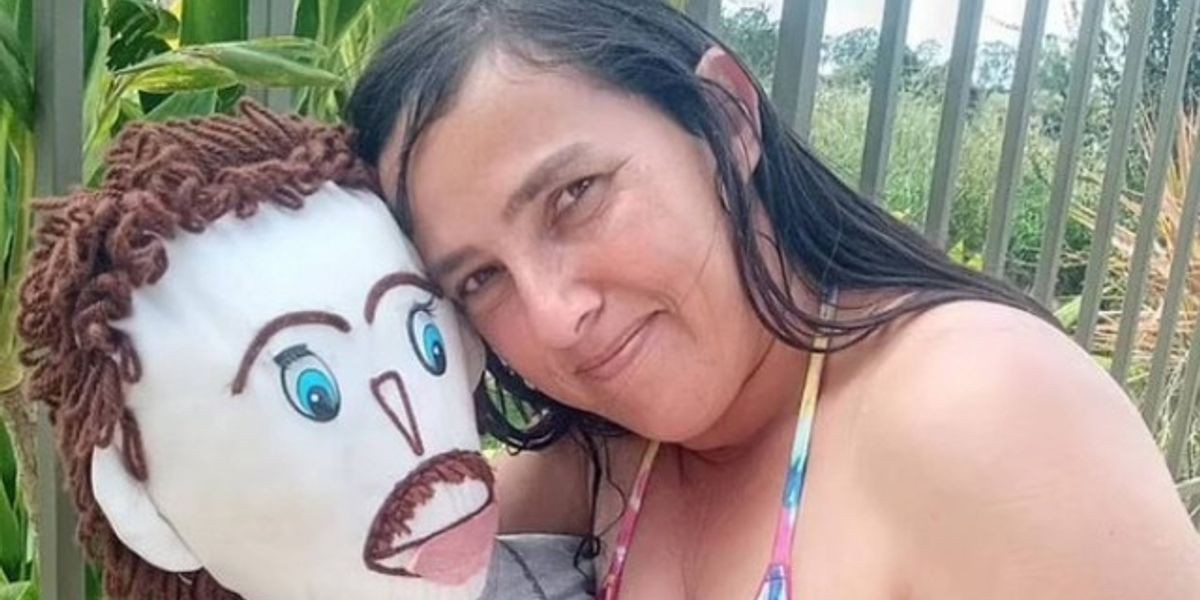 Brasileira que 'se casou' com boneco 