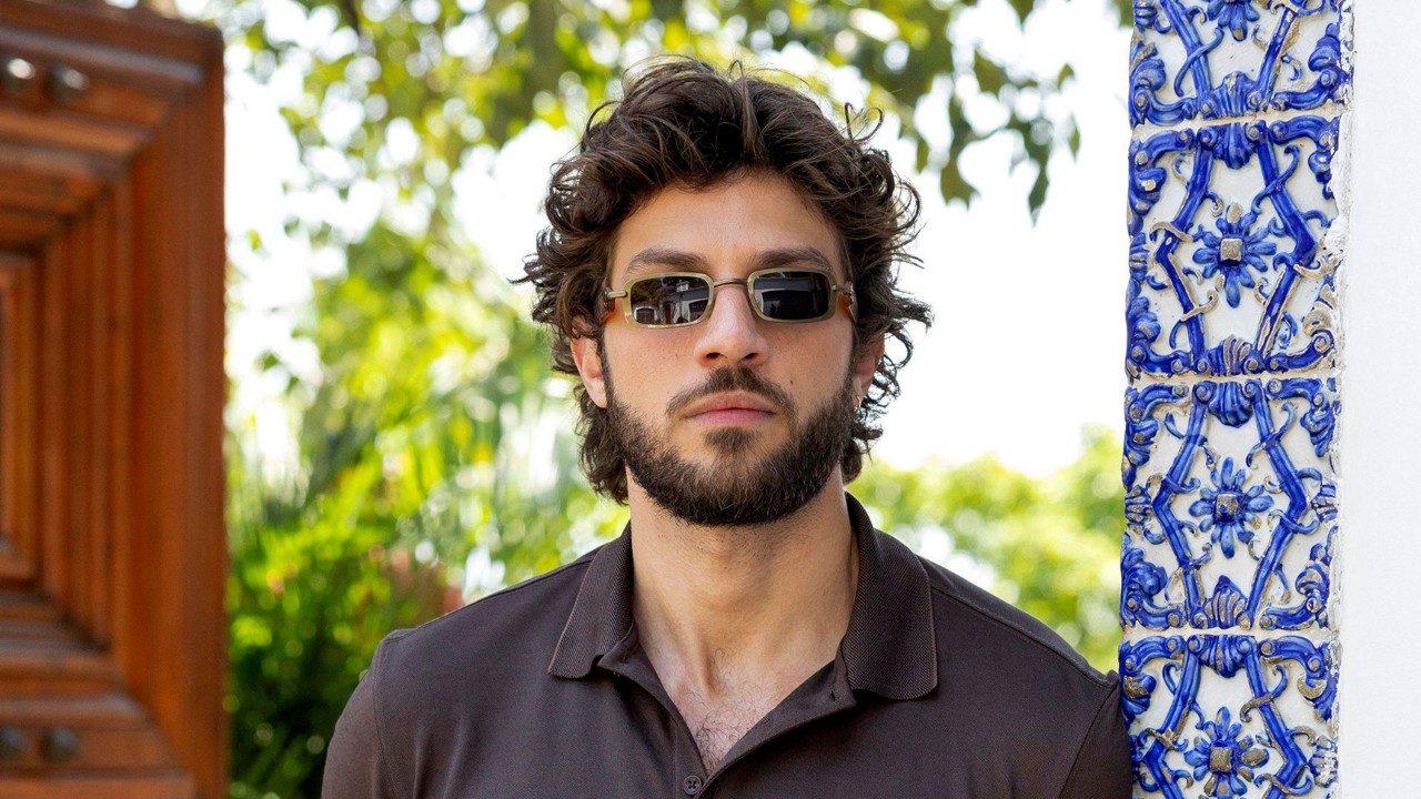 Chay Suede tem se destacado em 'Mania de Você' como o vilão Mavi