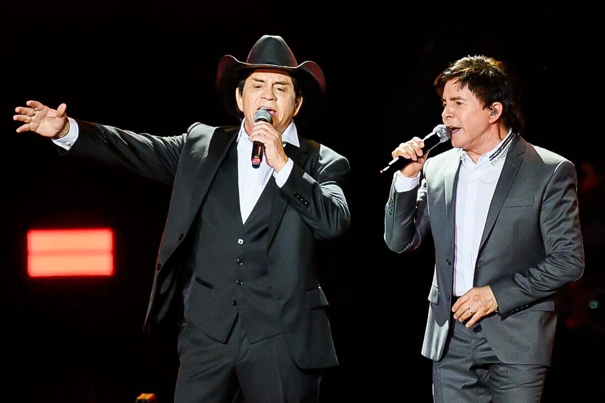 Os irmãos Chitãozinho & Xororó somam 50 anos de carreira musical