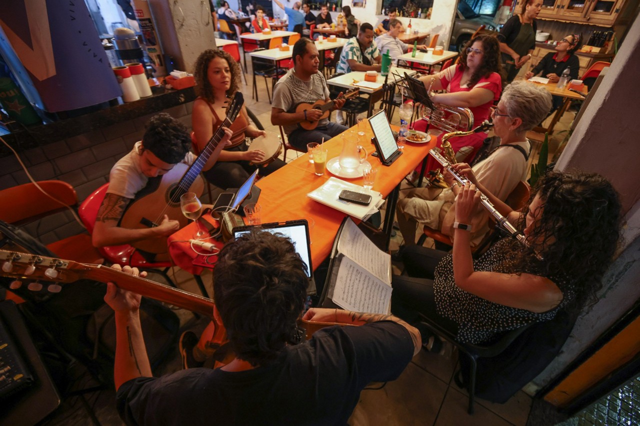 Apresentação do grupo Abre a Roda - Mulheres no Choro
