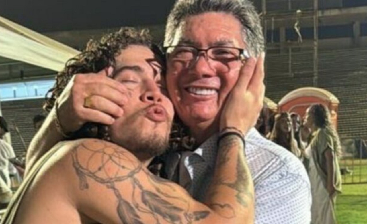Hidelbrando Batista e o filho, o influenciador e humorista Whindersson Nunes