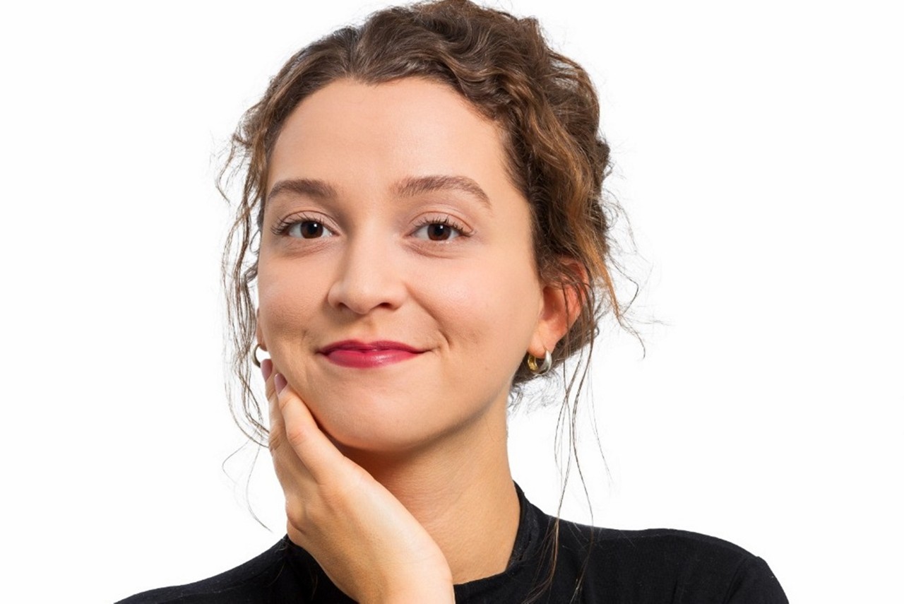 Clara Amorim lança o livro 'Salto' com a mescla de várias formas literárias 