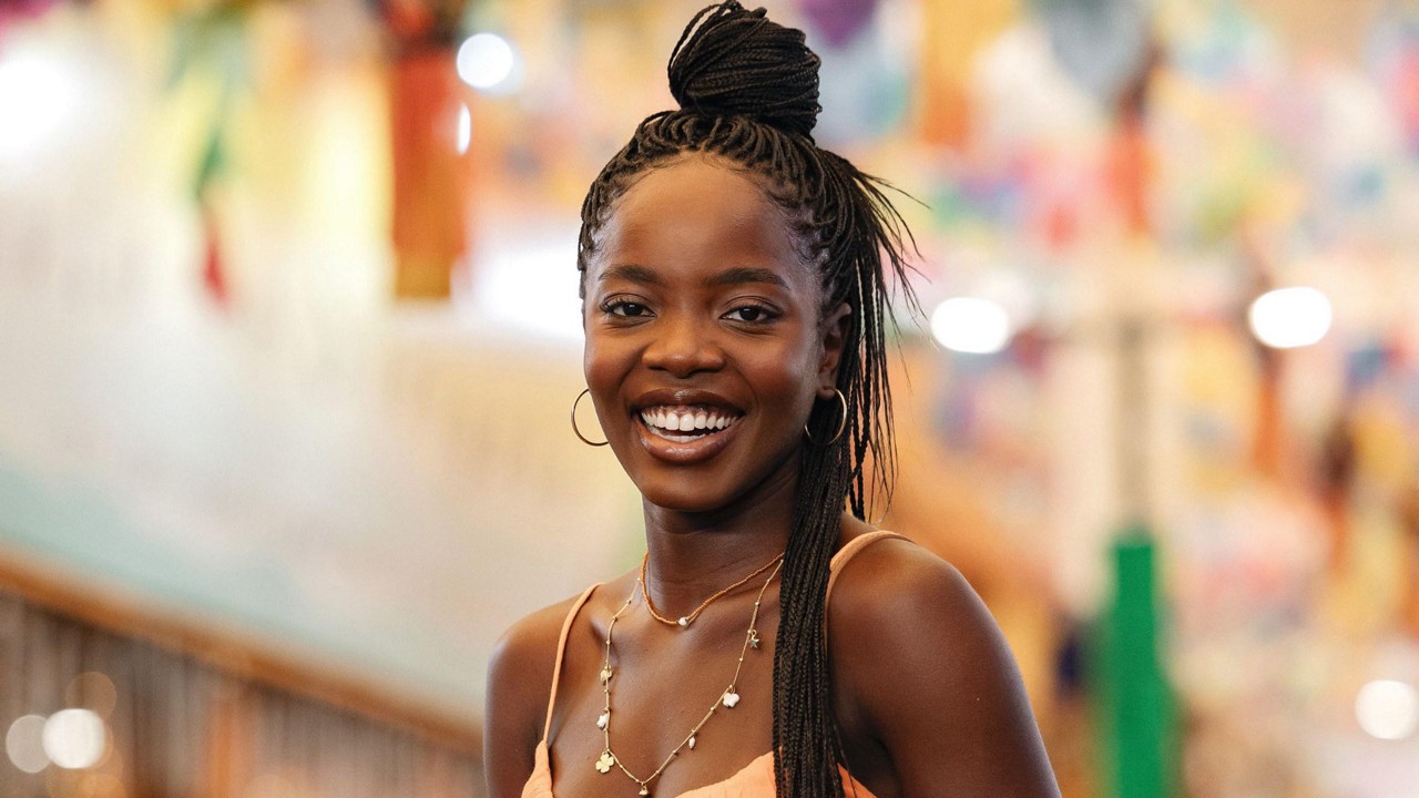 Clara Moneke interpreta a jovem Leona na novela 'Dona de Mim', da Globo