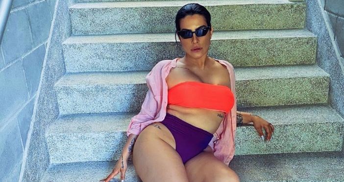 Recentemente, Cleo se juntou a Pocah (ex-MC Pocahontas) para lançar "Queima", single que prega o empoderamento feminino