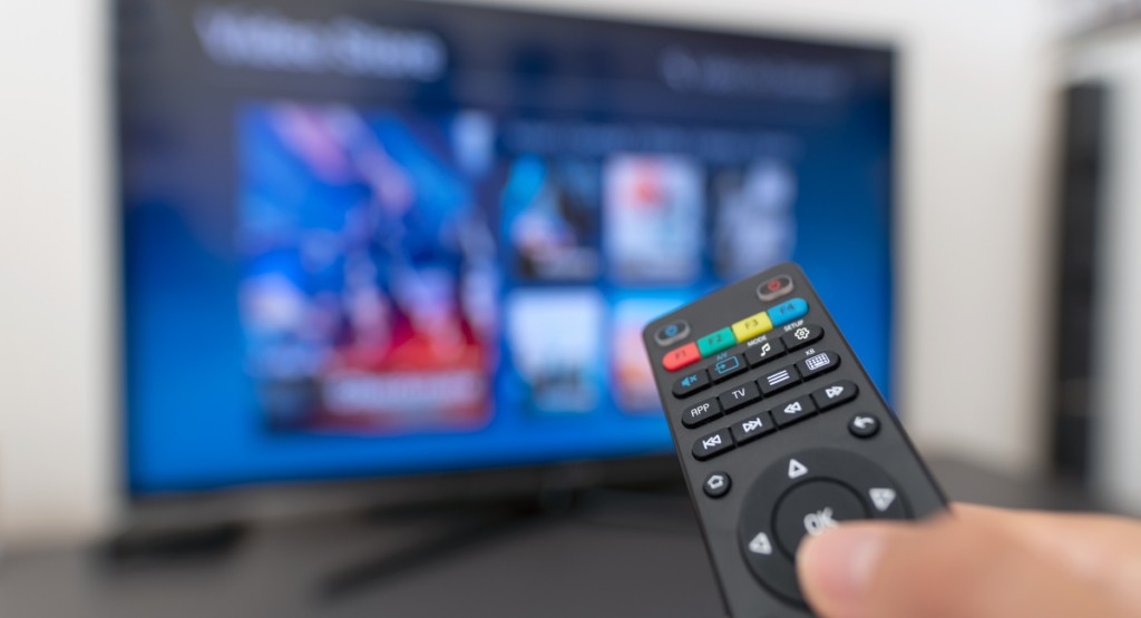 Como assistir TV aberta na smart TV pela internet?