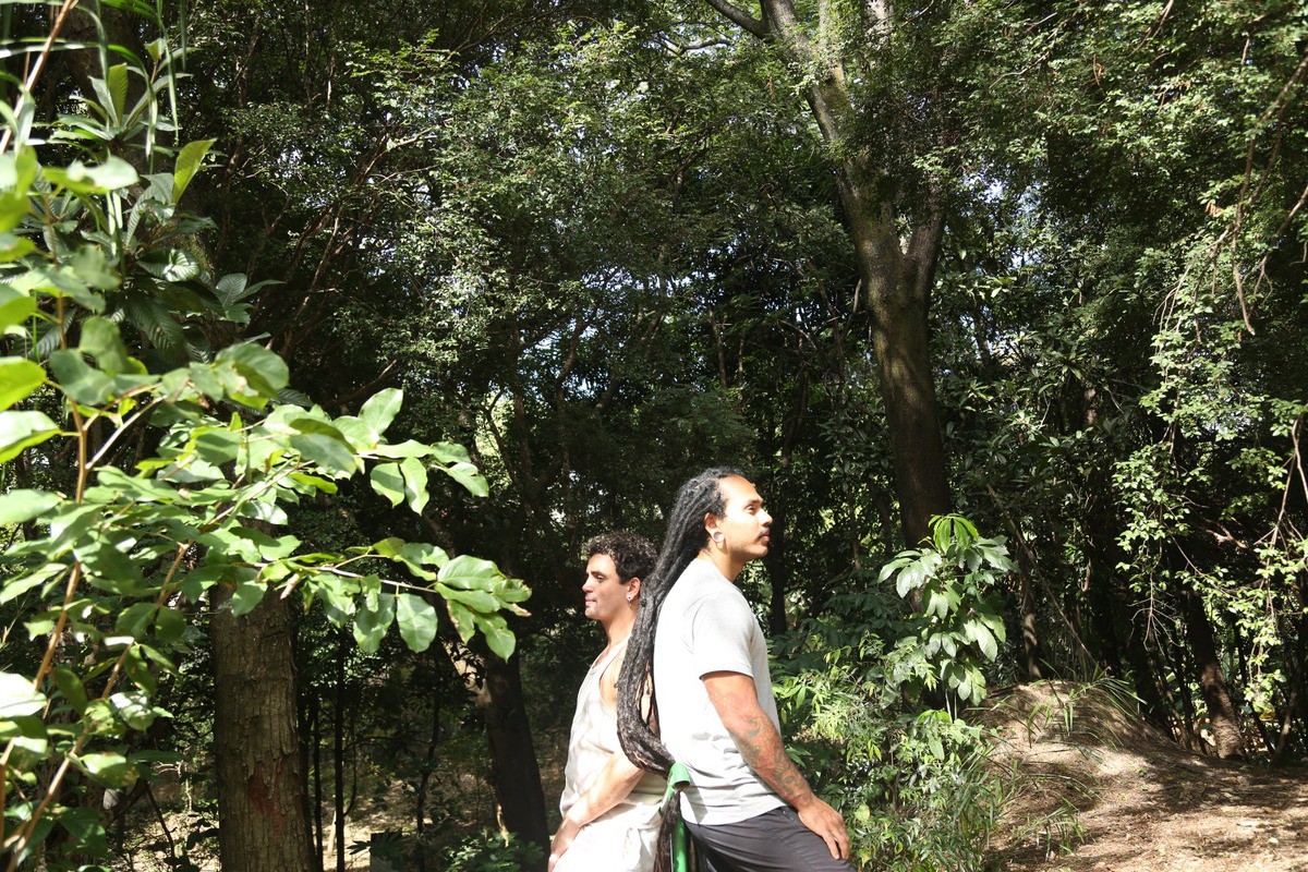 À frente da apresentação dos episódios do documentário Vivo Contagem estão Vitor Lebre e Rafa Saber