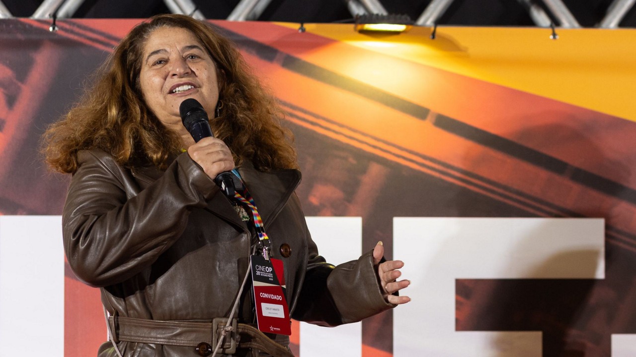 Cineasta Cris D'Amato apresentou o filme "Linda de Morrer" na Praça Tiradentes, em Ouro Preto
