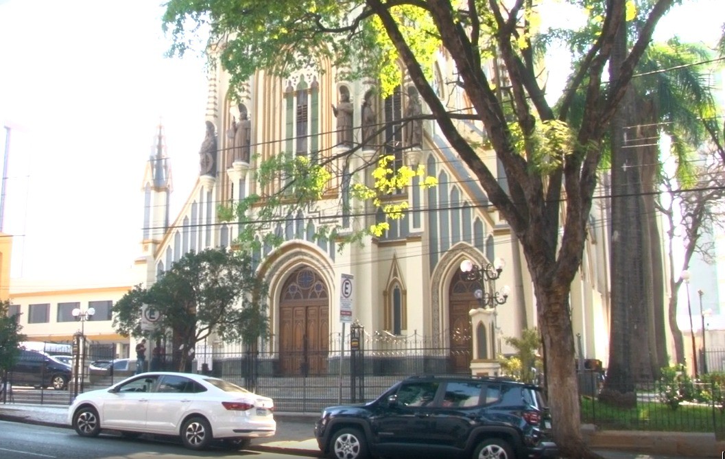Um trecho do longa Vicentina Pede Desculpas foi filmado no interior da Basílica Nossa Senhora de Lourde