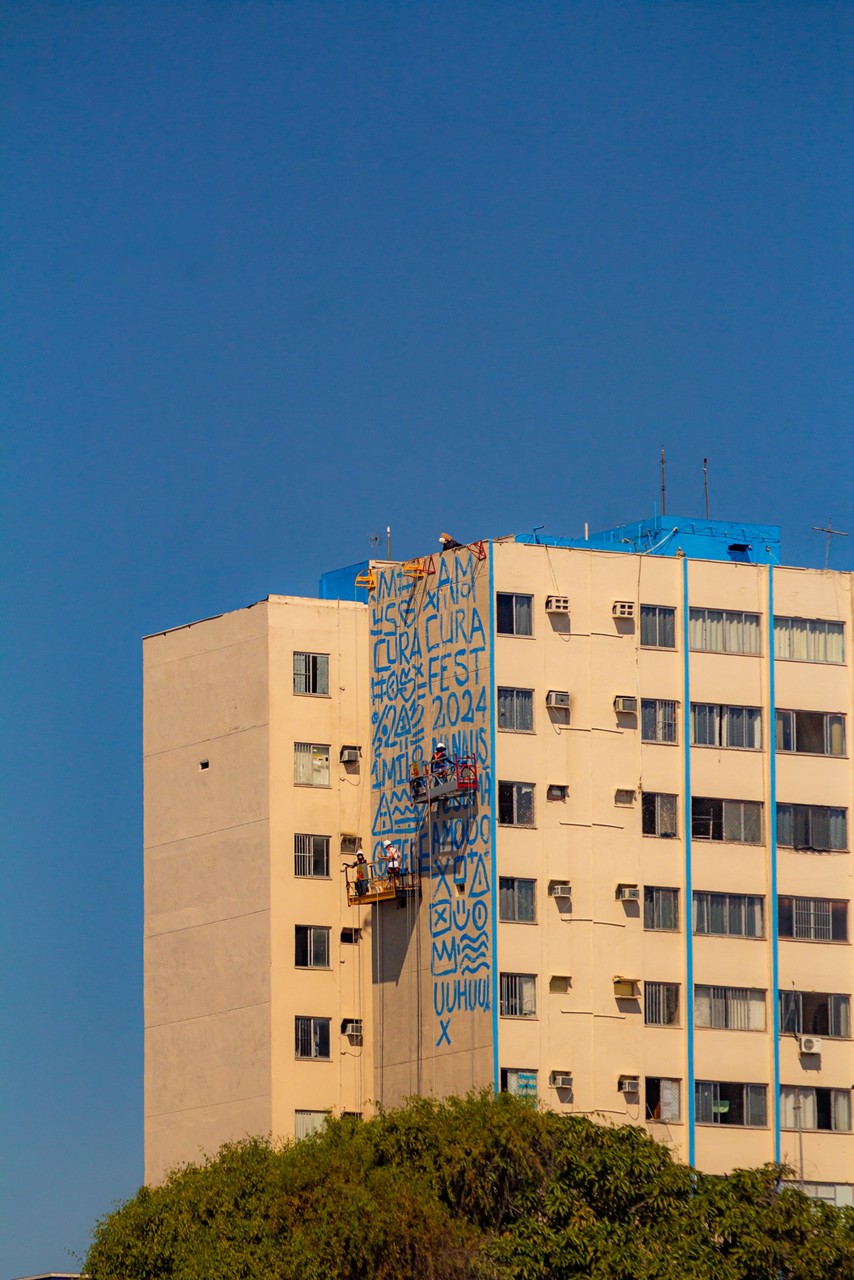 Processo de pintura de mural no CURA Amazônia