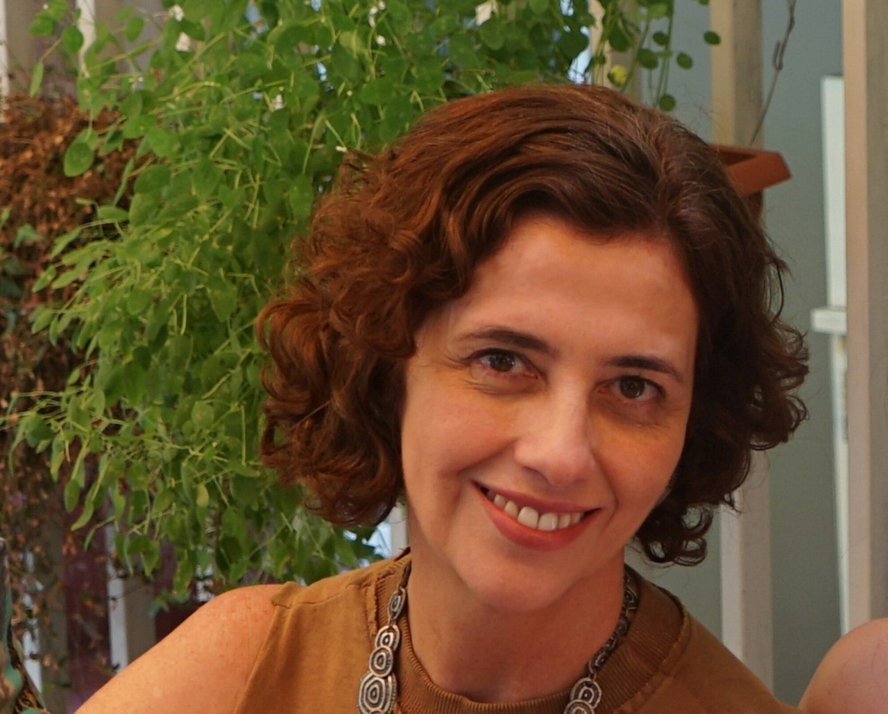 Dúnya Azevedo lança nesta quinta-feira o livro "Desvelamento"