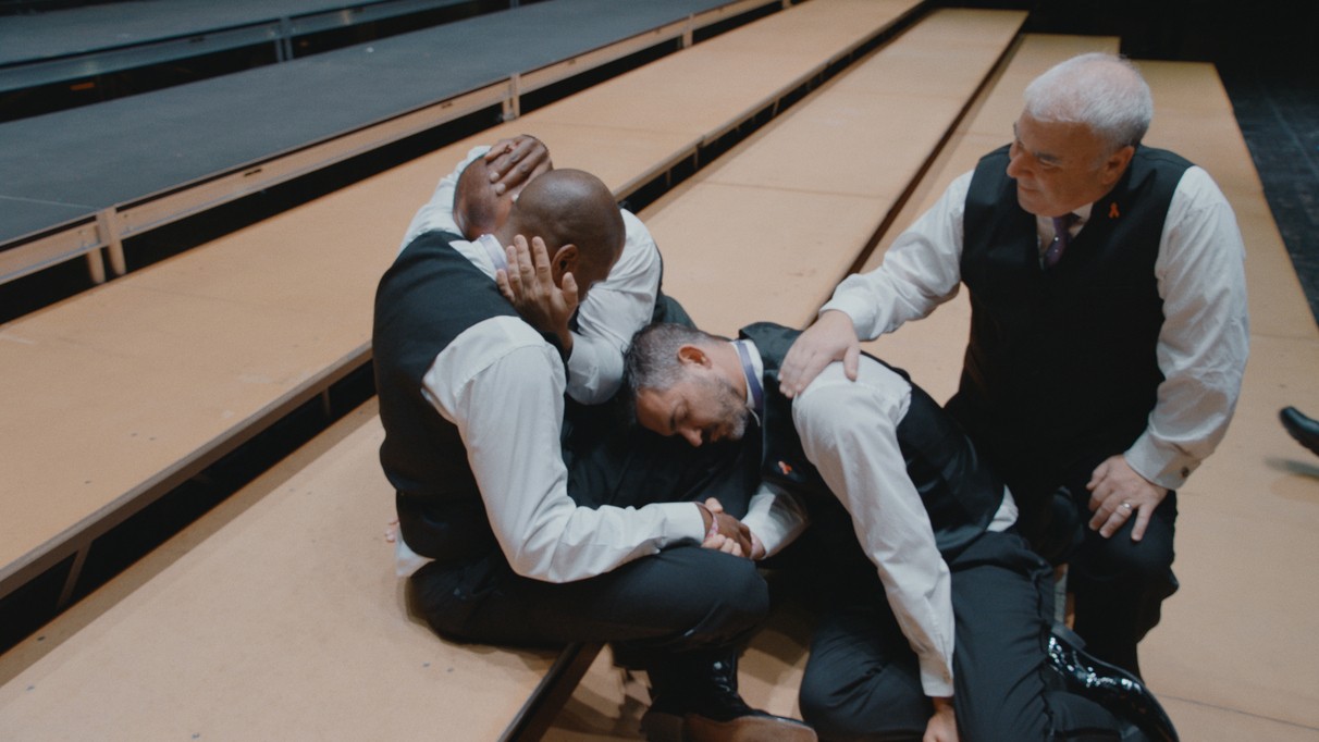 Cena do filme Gay Chorus Deep South, do diretor David Charles Rodrigues