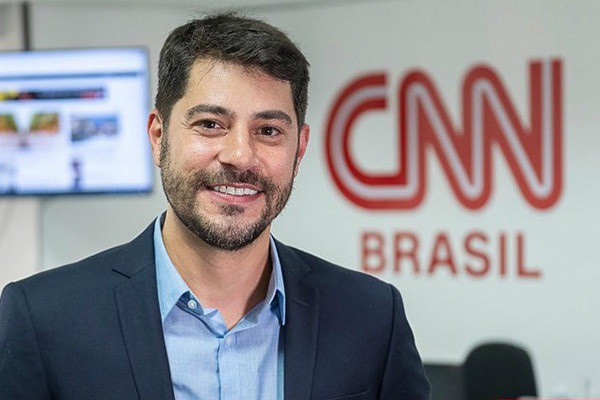 Depois de dois meses, Evaristo Costa finalmente estreia na CNN Brasil