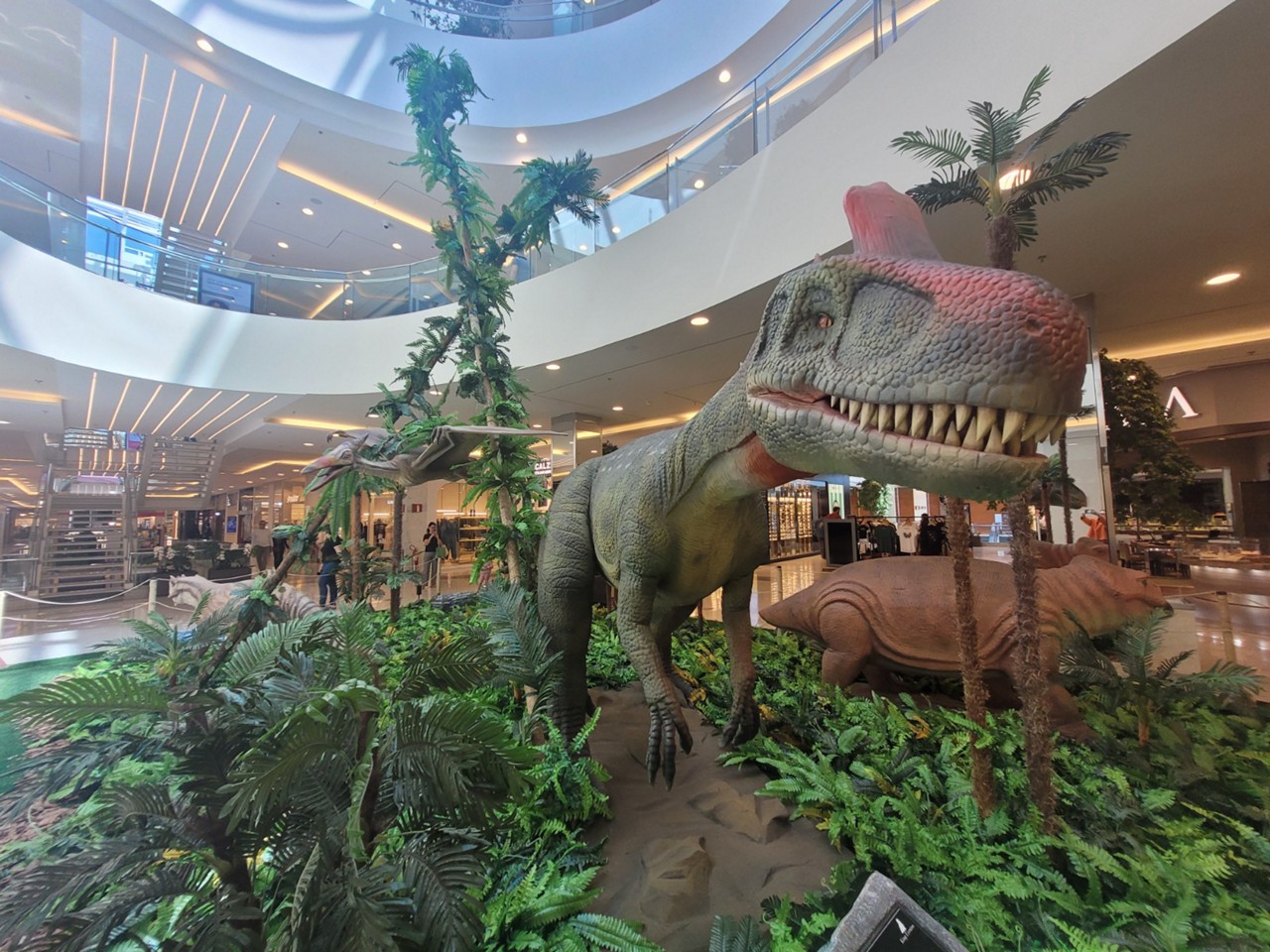 Exposição de dinossauros “Dinos Alive” reúne 15 réplicas de dinossauros 