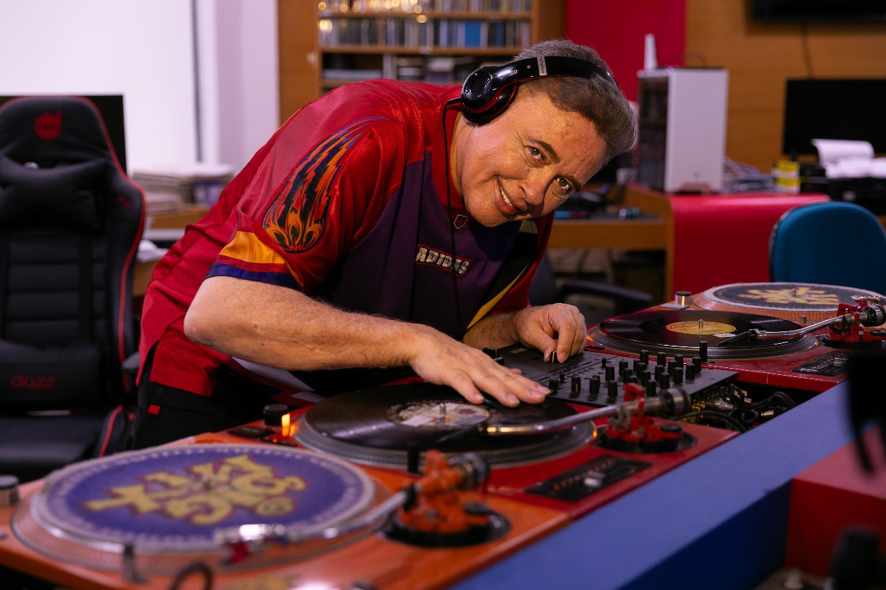 DJ Marlboro lança 1º videoclipe de “Aquecimento das Meninas”