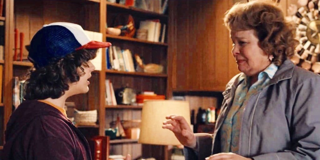 Dustin e sua mãe, Claudia