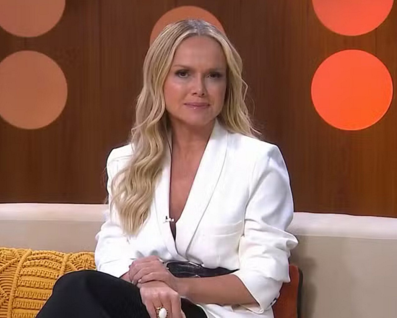 Eliana no Saia Justa