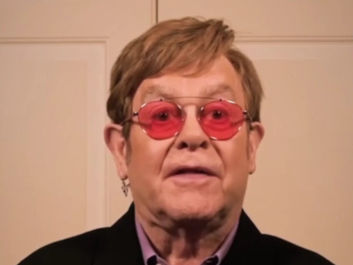 Aos 78 anos, Elton John revela dificuldades de vis&atilde;o ap&oacute;s infec&ccedil;&atilde;o ocular e desabafa sobre impacto na rotina