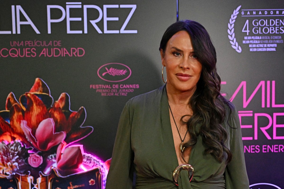 A atriz espanhola Karla Sofia Gascon chega para a apresentação do filme 'Emilia Perez' em Bogotá, no dia 17 de janeiro