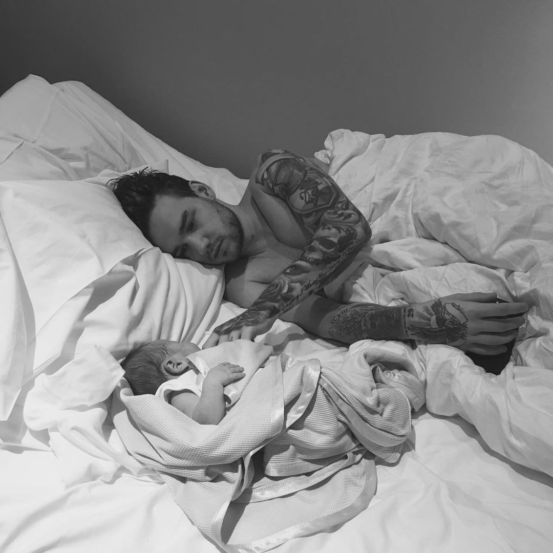 Mãe do filho de Liam, Cheryl compartilhou registro do cantor com Bear quando era bebê
