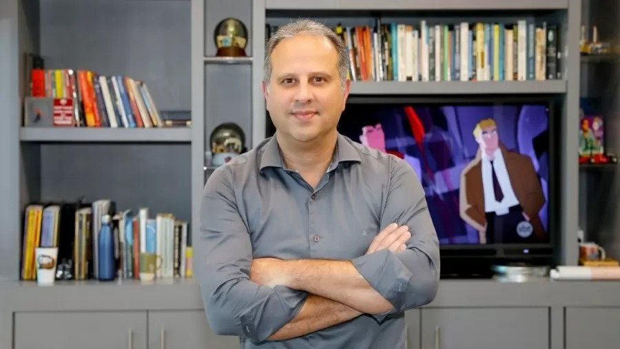 Maciel ingressou no Grupo como "Controller" do SBT em 1998, tendo passado por diversas funções, quando assumiu em 2011 a posição de CEO do SBT