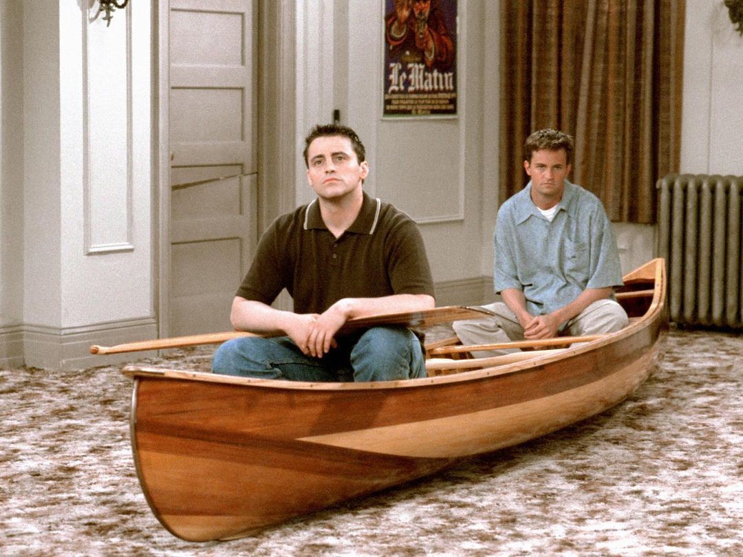 Matt LeBlanc e Matthew Perry em cena de 'Friends'