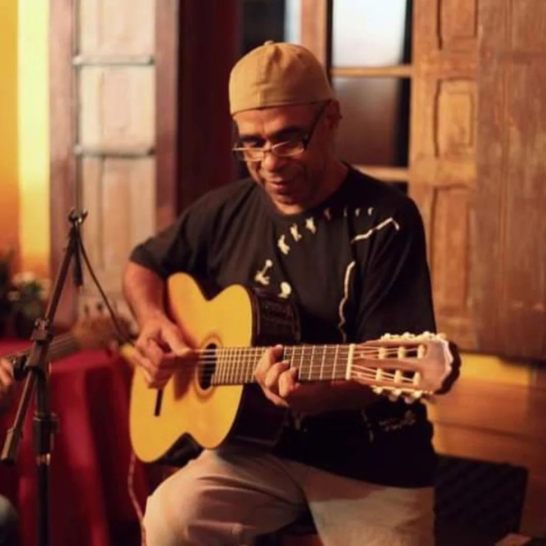 O músico Carlos Bolão