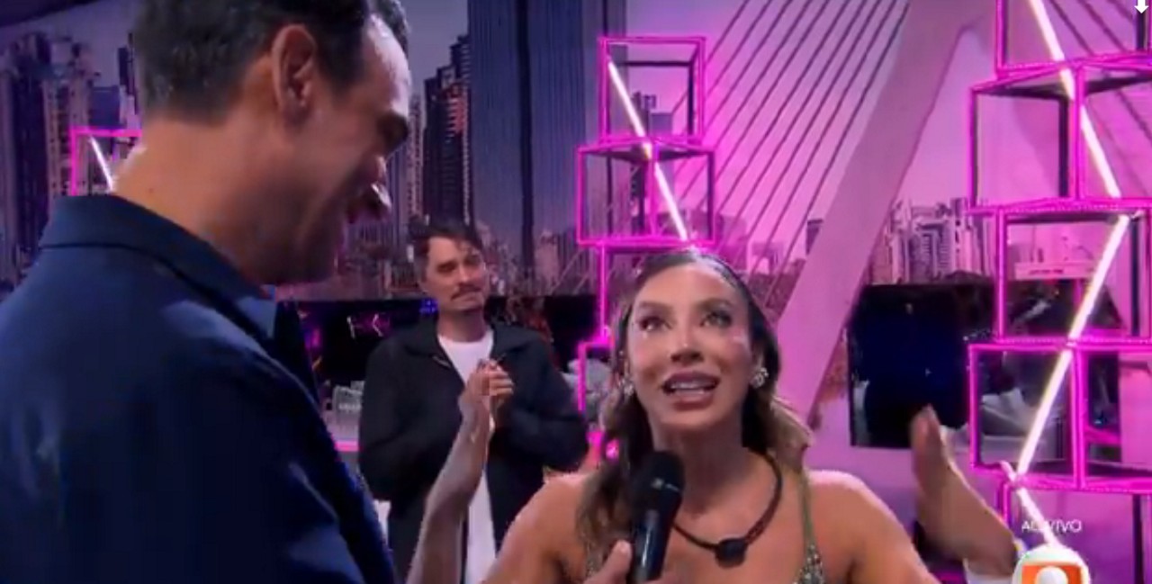 Renata conversou com Tadeu Schmidt após vencer o programa