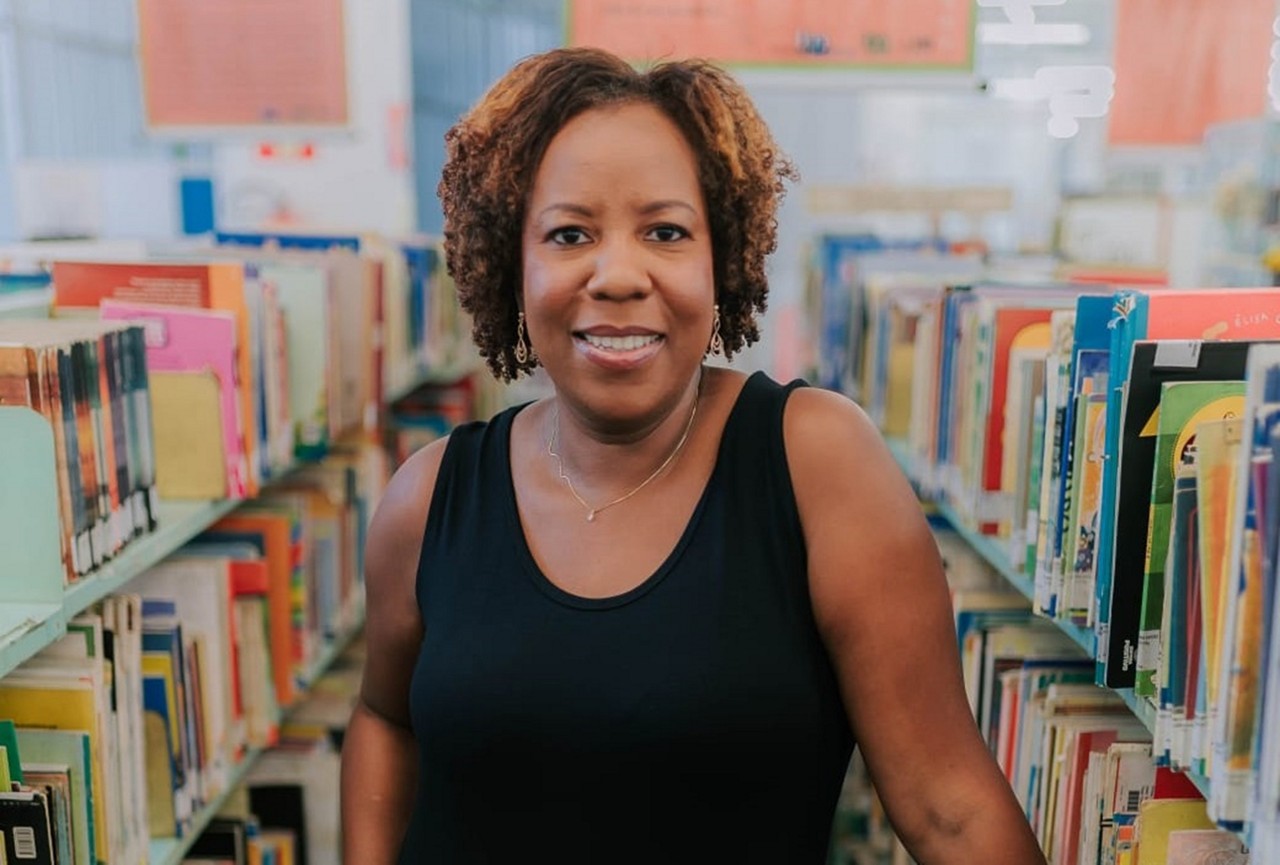 A escritora Lília Martins lançou, em parceria com Andreza Félix, o livro “Entre Nós”