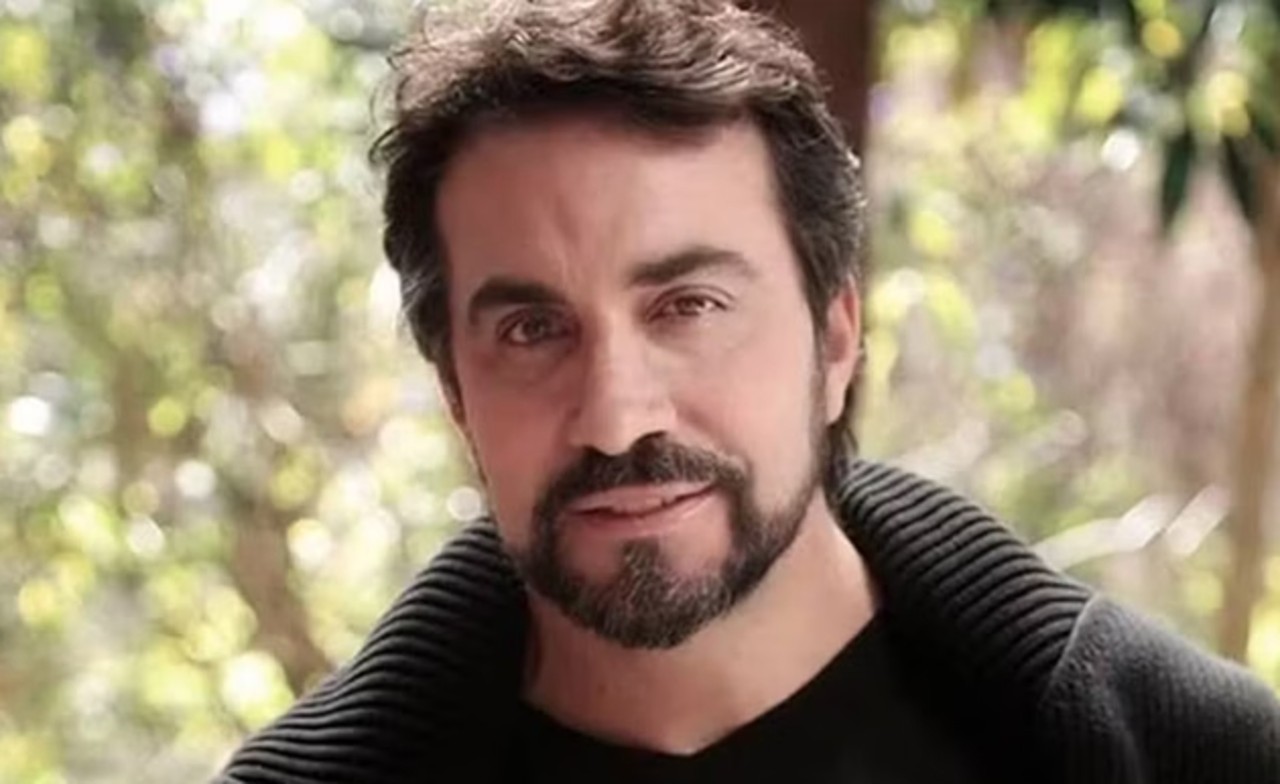 O padre Fábio de Melo segue sua carreira como cantor e religioso