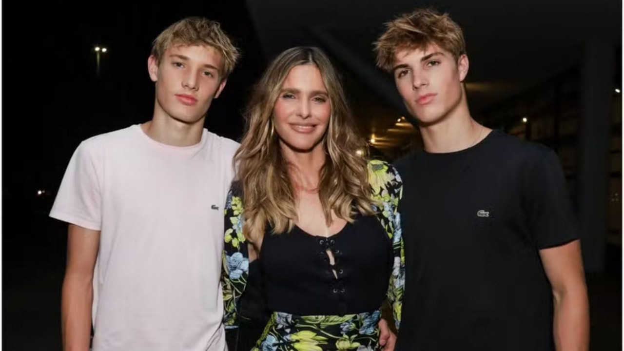 Fernanda Lima e seus filhos gêmeos, Francisco e João