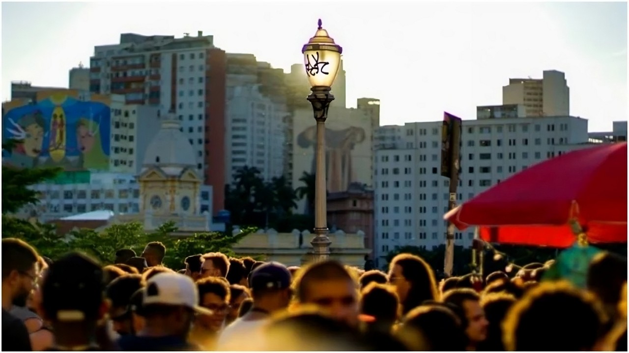 No domingo (29), a partir das 16h, acontece mais uma edição do Som Clube na rua Sapucaí, no bairro Floresta, com show gratuito dos Gilsons