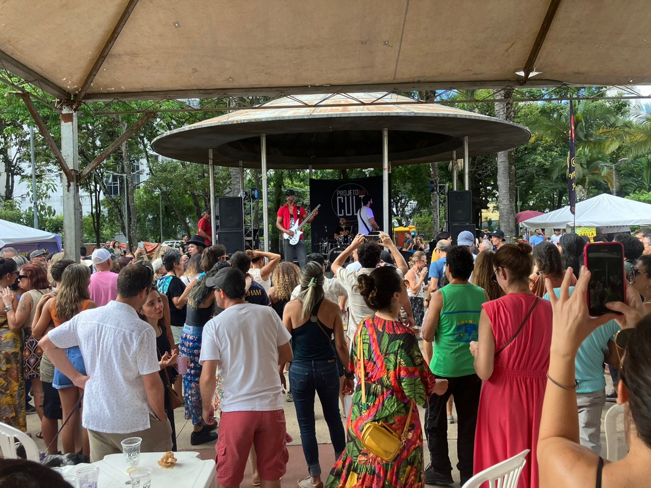 Um dos destaques do fim de semana, 2ª edição do Vinho, Blues e Rock na Praça no sábado (28) traz boa música, vinhos de qualidade e ambiente perfeito para aproveitar o pôr do sol