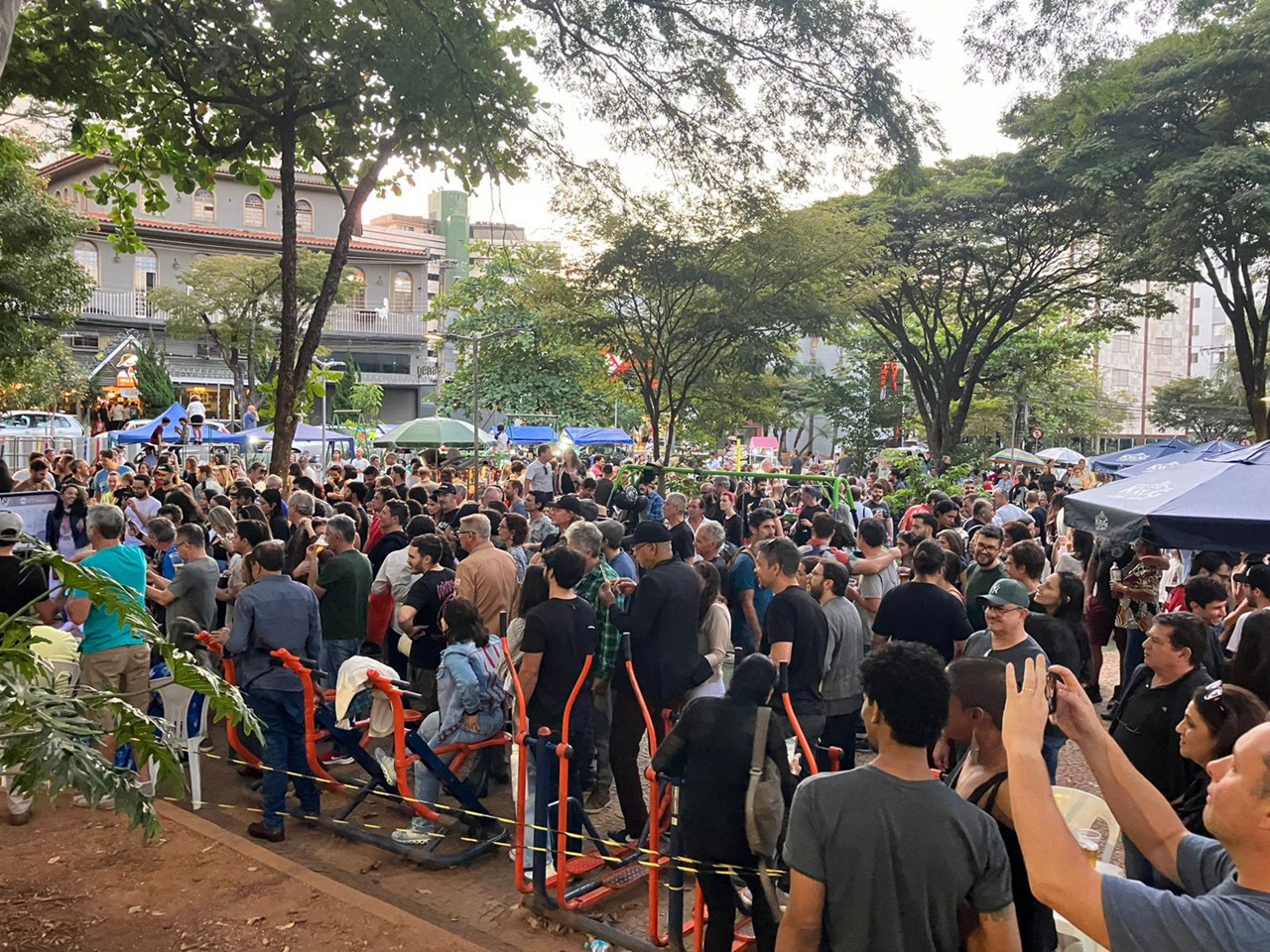 No sábado (9), das 12h às 20h, o Blues na Praça chega à sua 24ª edição, na praça Alaska, no bairro Sion, com uma programação pensada para toda a família