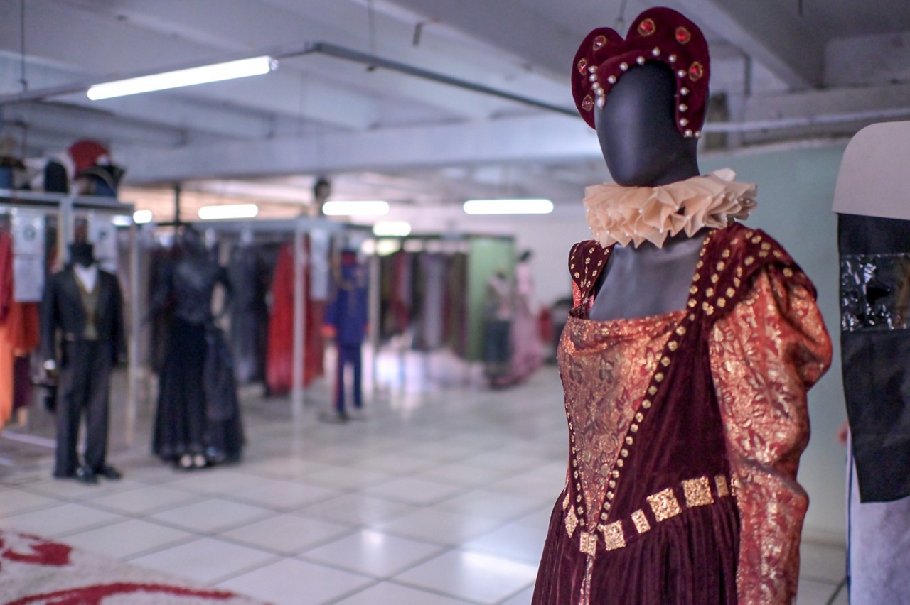 Prédio do CTPF guarda figurinos de peças realizadas pelo Palácio das Artes desde 1971