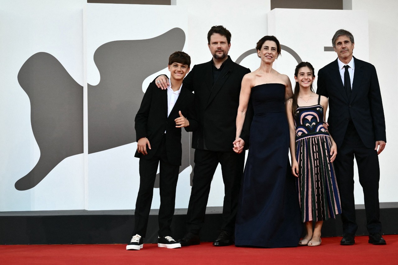 Elenco de 'Ainda Estou Aqui', filme dirigido por Walter Salles e estrelado por Fernanda Torres e Selton Mello