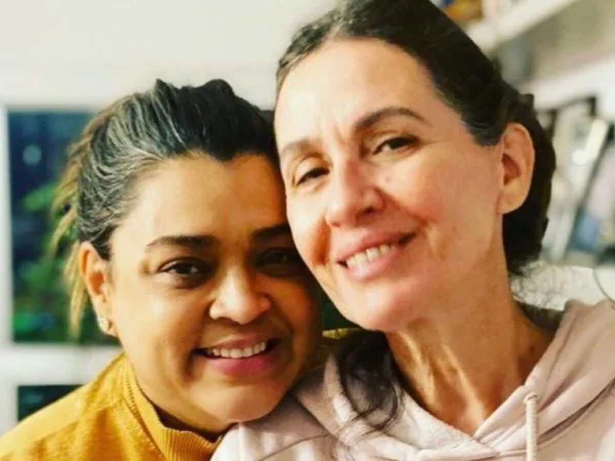 Flora Gil chora ao falar sobre saúde de Preta Gil e mudança de planos