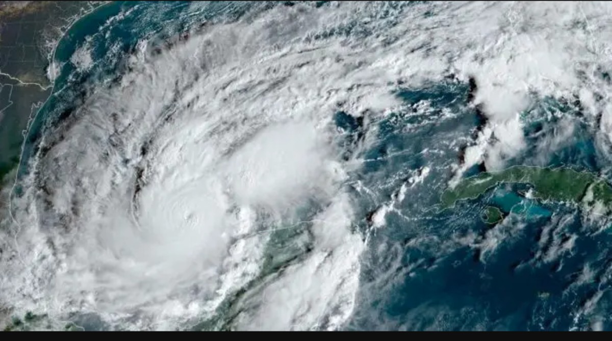 Imagens de satélite mostram o Furacão Milton se aproximando da Flórida