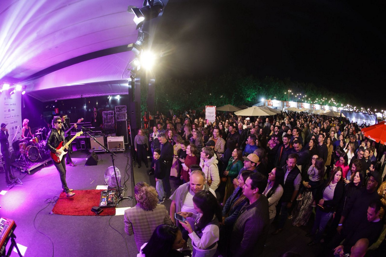 Além da diversidade gastronômica, a programação do Festival Cultura e Gastronomia de Tiradentes também conta com shows, como o de Wilson Sideral neste sábado (23/8)