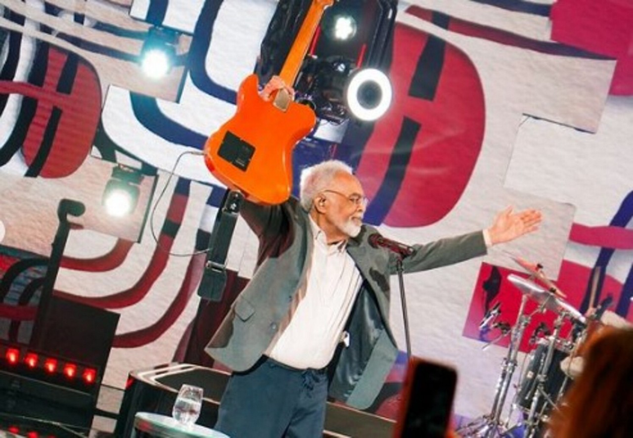 Gilberto Gil recebeu homenagem especial no Caldeirão com Mion, da TV Globo