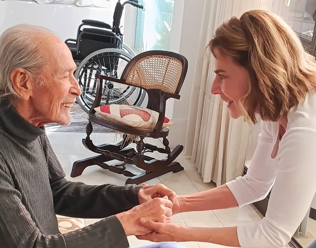 Maitê Proença visita Gracindo Júnior e revela estado de saúde do ator de 82 anos
